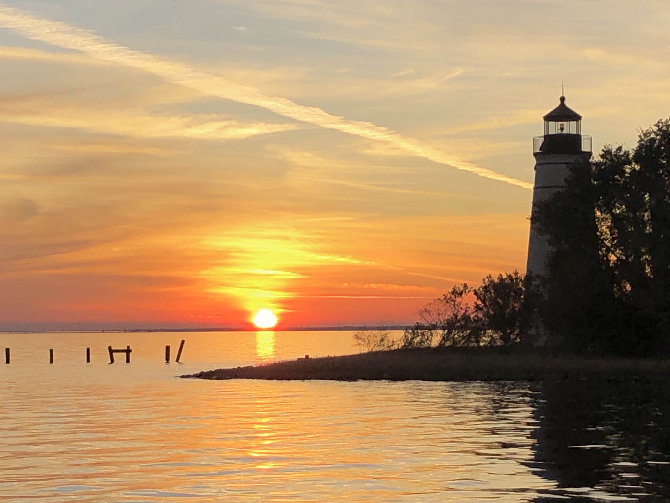 Madisonville_lighthouse_taken_by_CC_on_a_LA_River_Tour_Adventures_sunset_cruise_c3b12cf4-c1b4-42d0-a416-881d1c982066